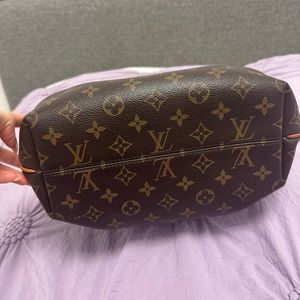 Louis Vuitton purse